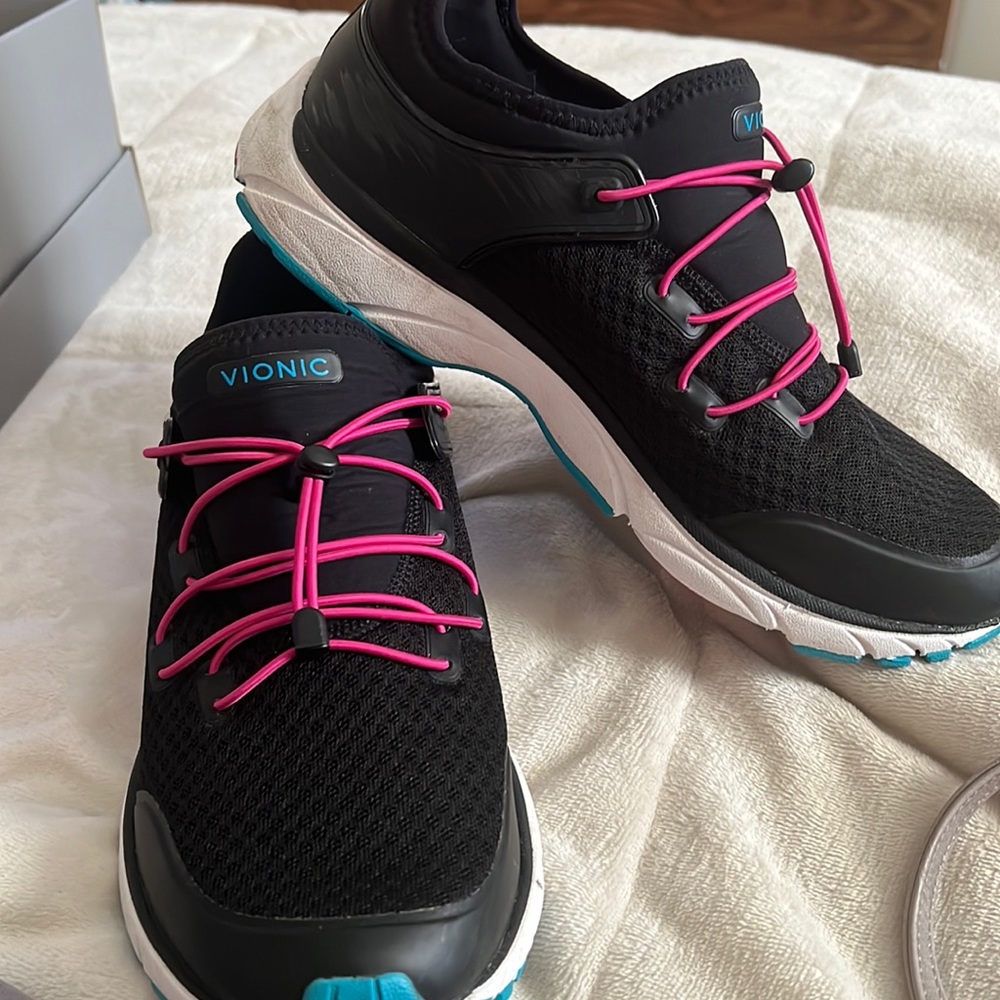 Vionic tennis shoe size ten, like new elastic lace black teal pink